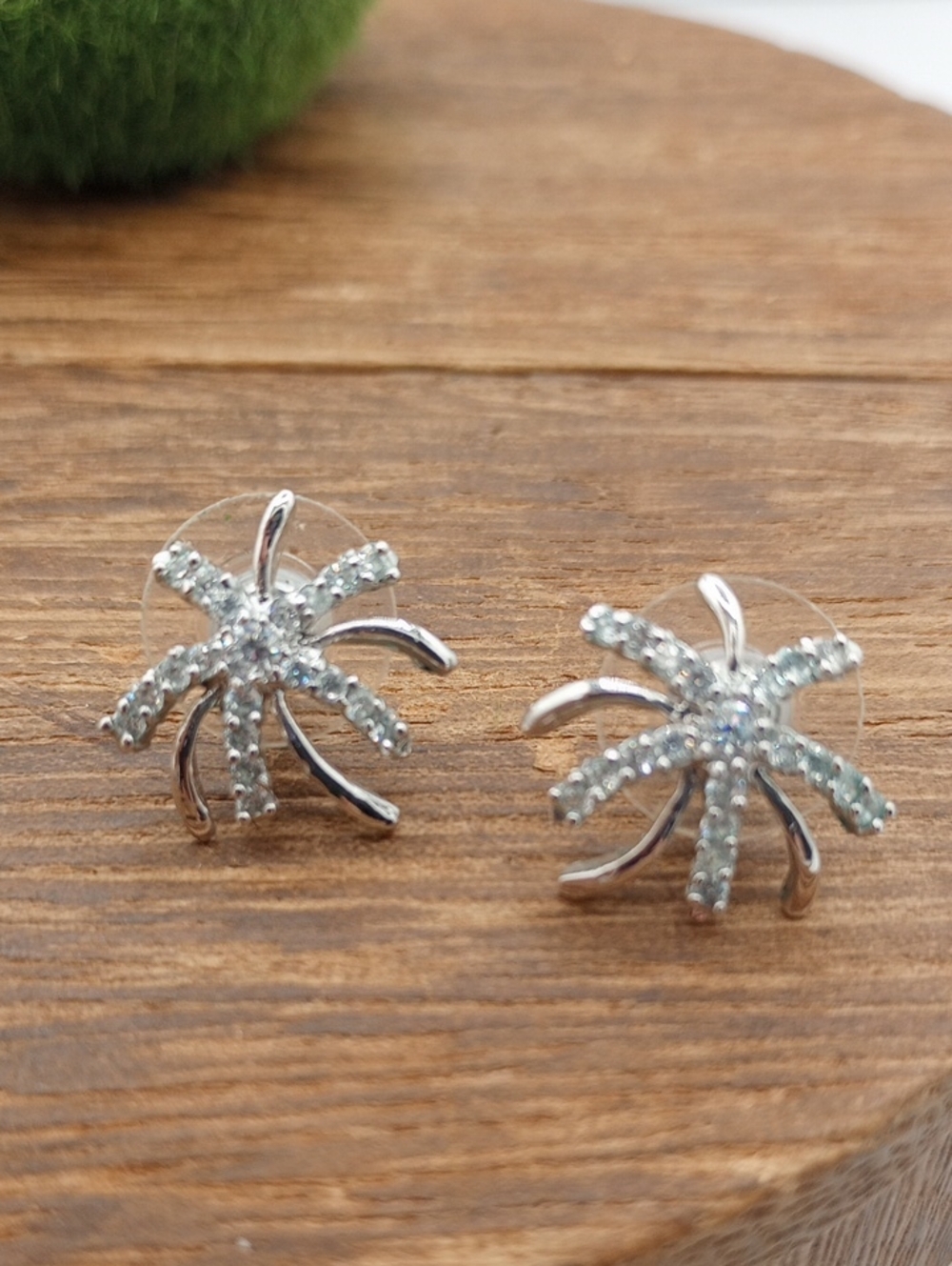 Sparkling Palmtree  Starburst Crystal Stud Earrings - Silver E403